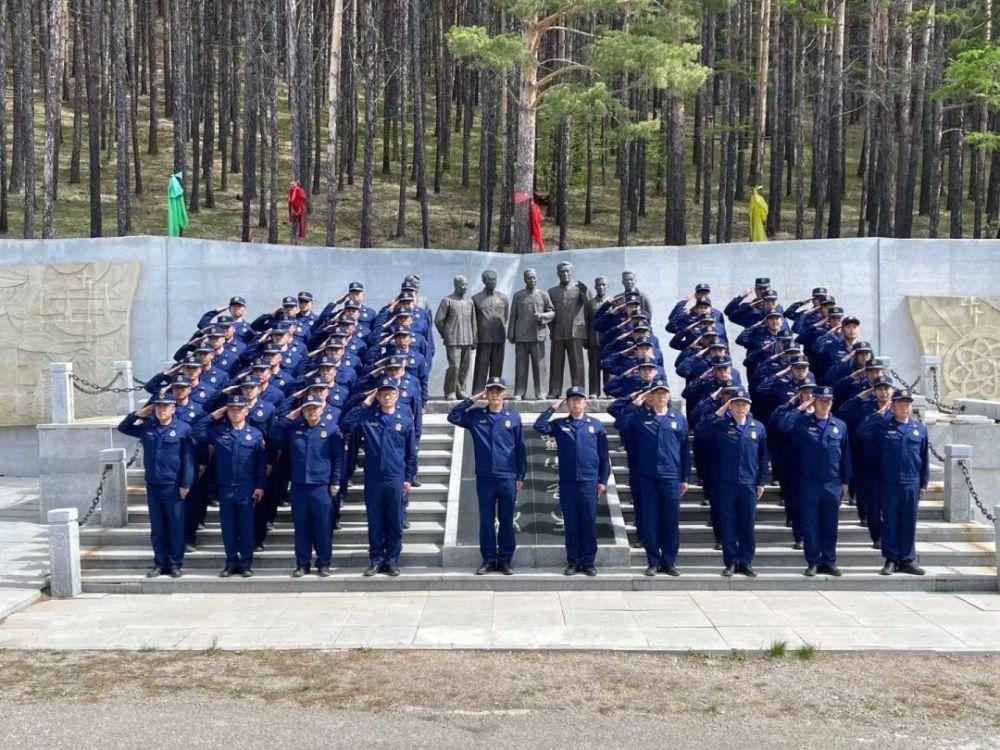 家中已无积蓄，13岁少年捡16万现金如数归还，植物人爸爸听闻后落泪
