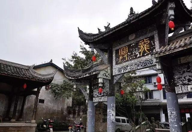 丰田又一SUV迎来换代，号称小号汉兰达，换装凯美瑞同款内饰